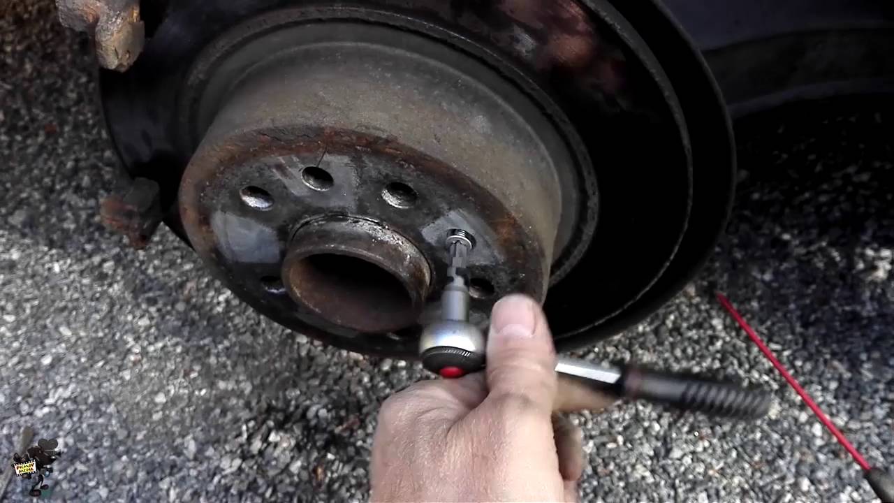 DIY Handbrake Adjustment Saab 9-5 2.0T DIY Handbrake Adjustment Saab 9-5 2.0T