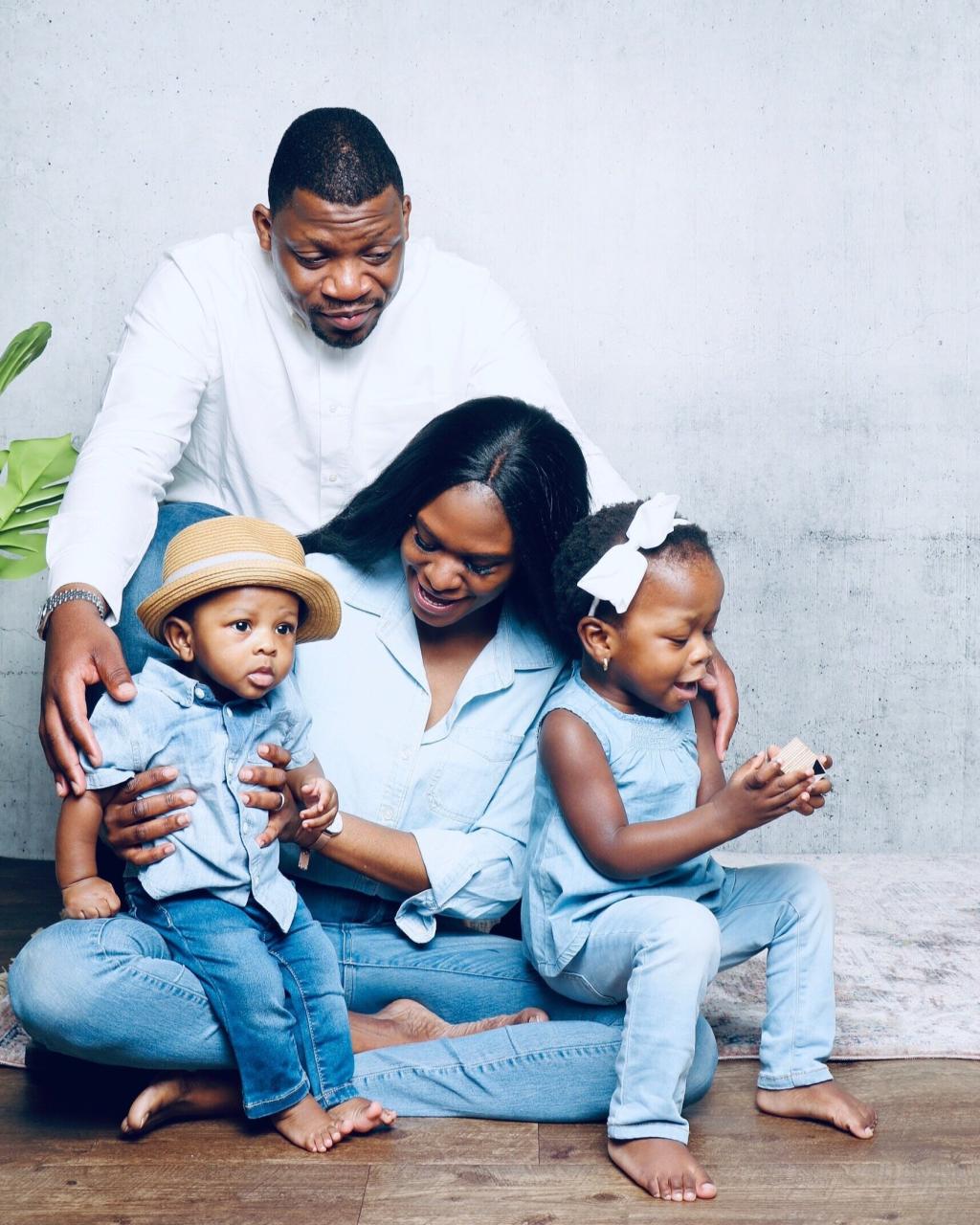 Celebrate Your Legacy and Style: Stunning Family Photos in Jeans