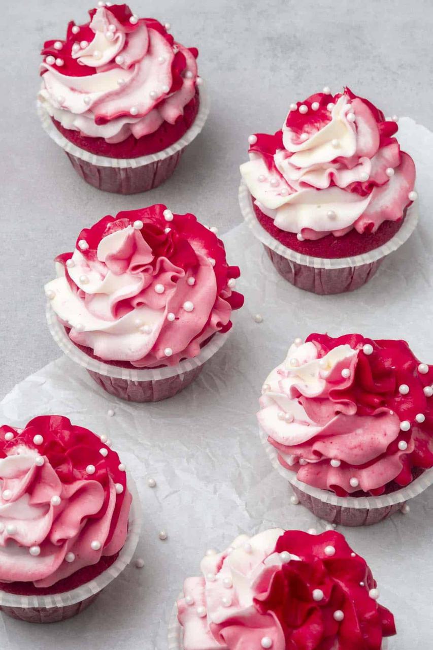 Pink cupcakes (VIDEO) - Spatula Desserts Pink Cupcakes (Video) - Spatula Desserts