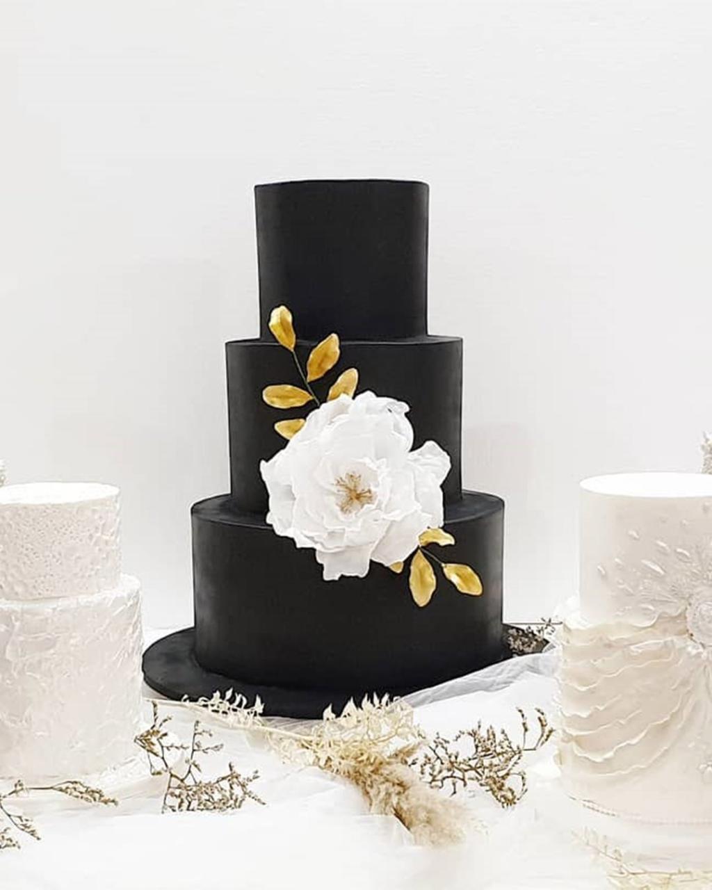 Black Wedding Cake [2023 Guide & Faqs]