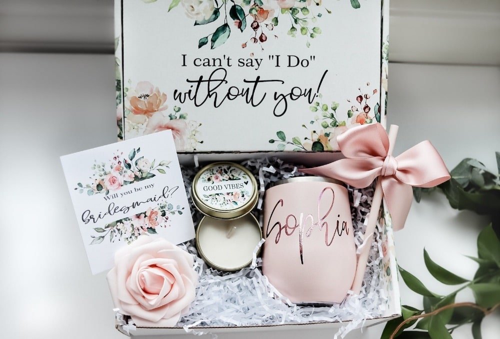 Bridesmaid Proposal Boxes: Ideas for Bridesmaid Boxes — Affordable Wedding Venues & Menus Bridesmaid Proposal Boxes: Ideas For Bridesmaid Boxes — Affordable Wedding Venues & Menus