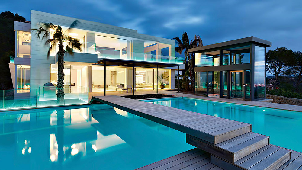 The Mind-Blowing Spanish Mansion With a Pool That Becomes a Helipad – Robb Report The Mind-Blowing Spanish Mansion With A Pool That Becomes A Helipad – Robb Report