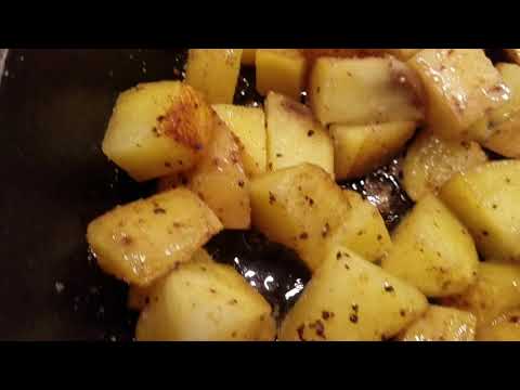 Crispy fried potatoes in a cast iron skillet without sticking! Crispy fried potatoes in a cast iron skillet without sticking!